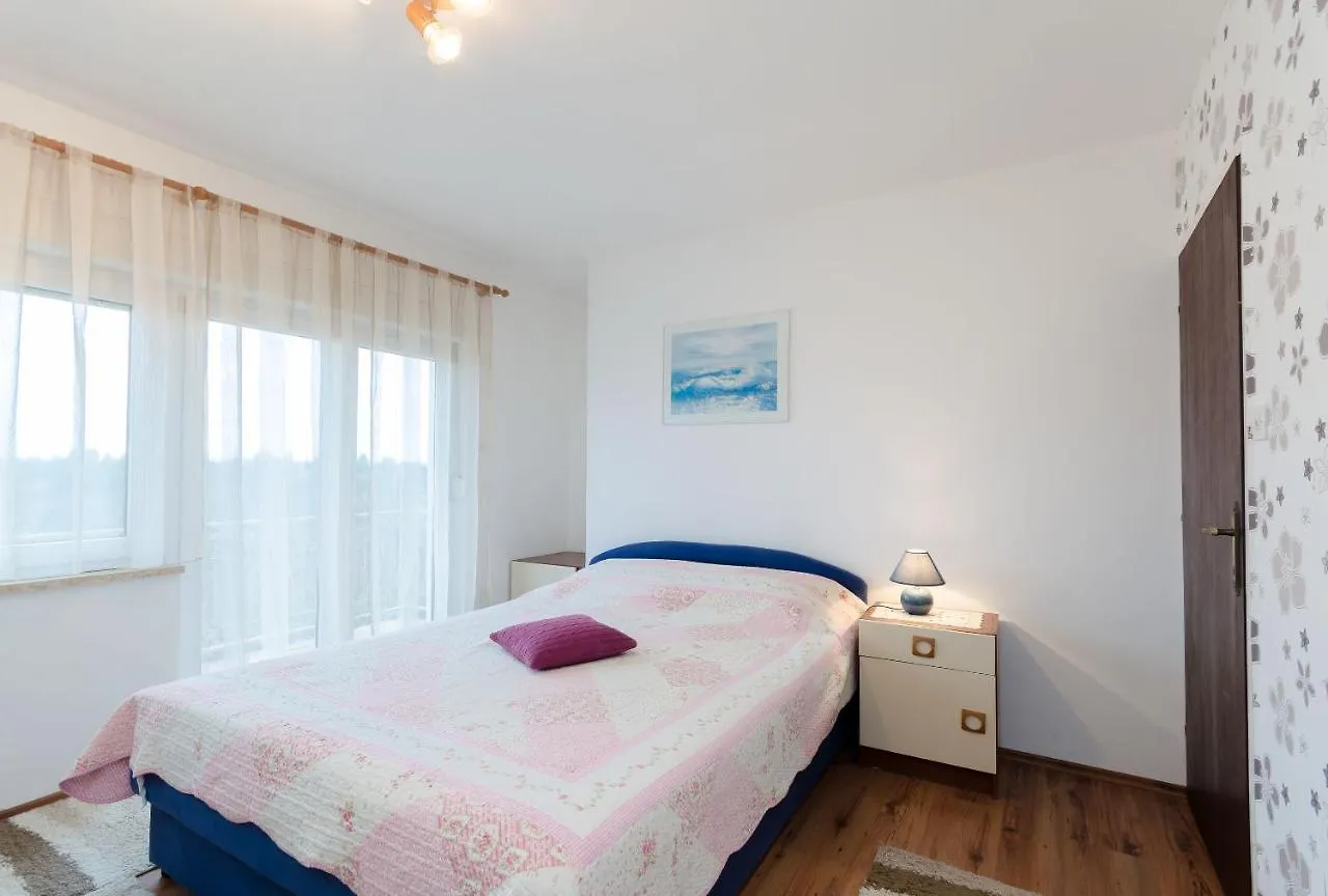 Apartments And Room Mirjana Dramalj