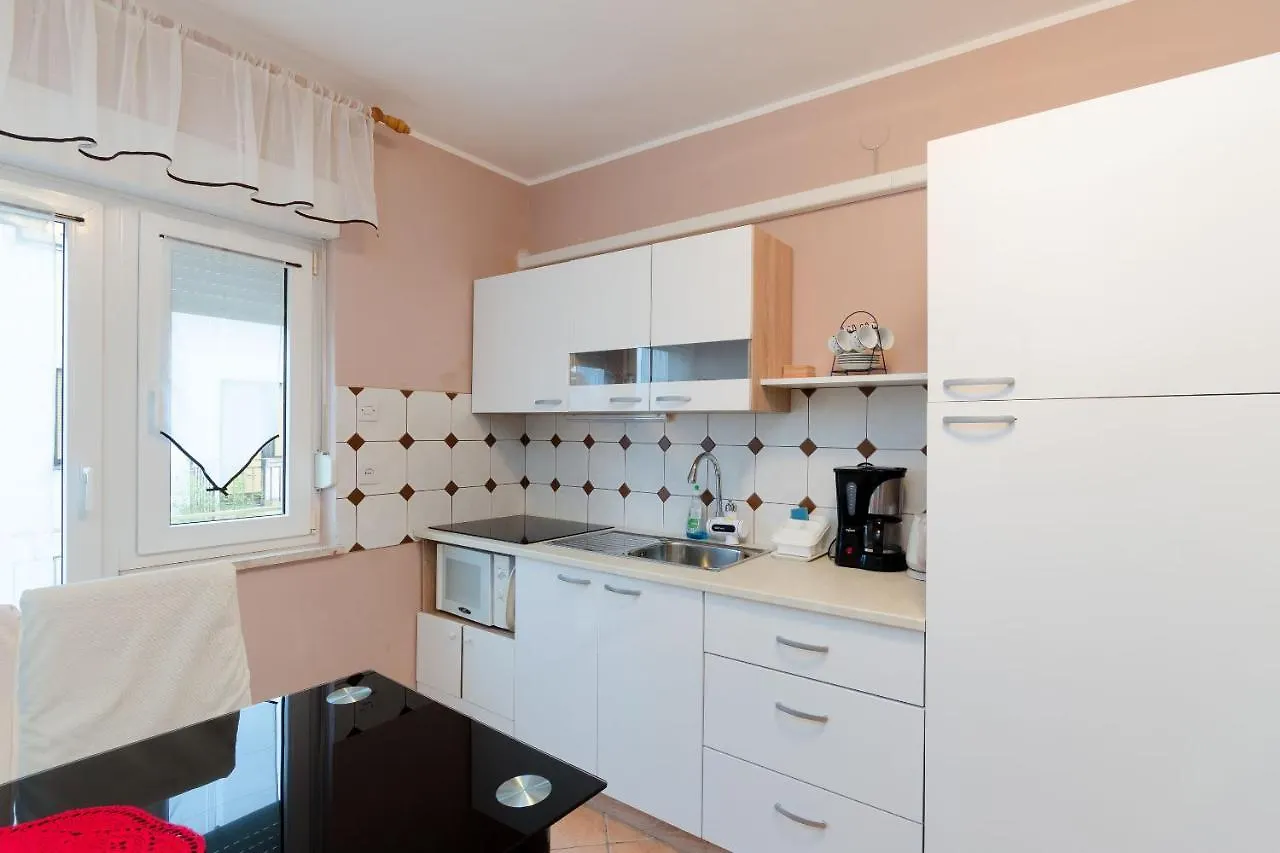 Apartments And Room Mirjana Dramalj