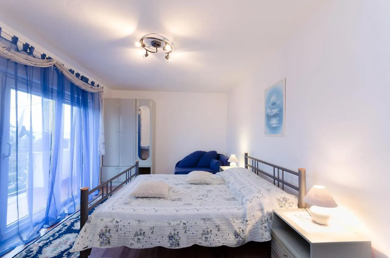 Apartments And Room Mirjana Dramalj