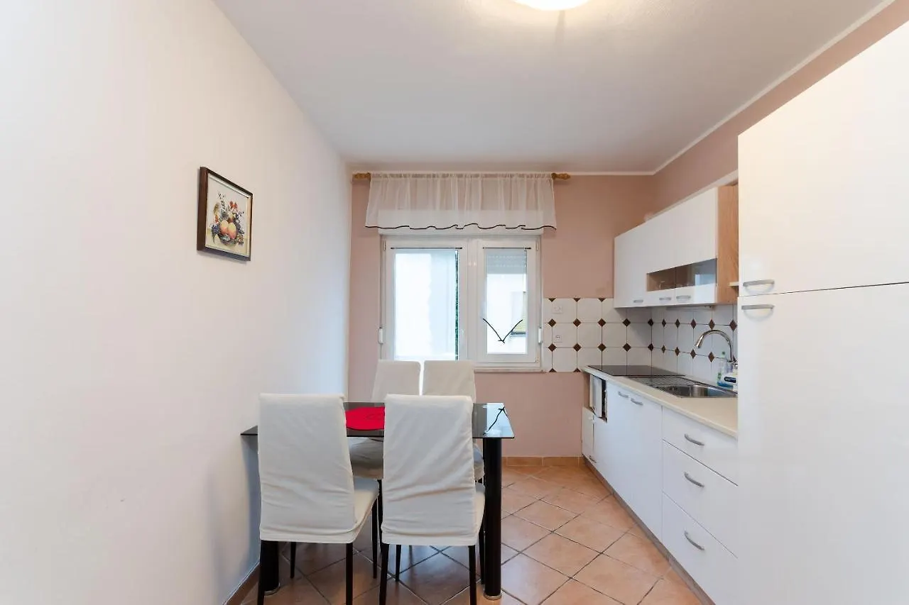 Apartments And Room Mirjana Dramalj