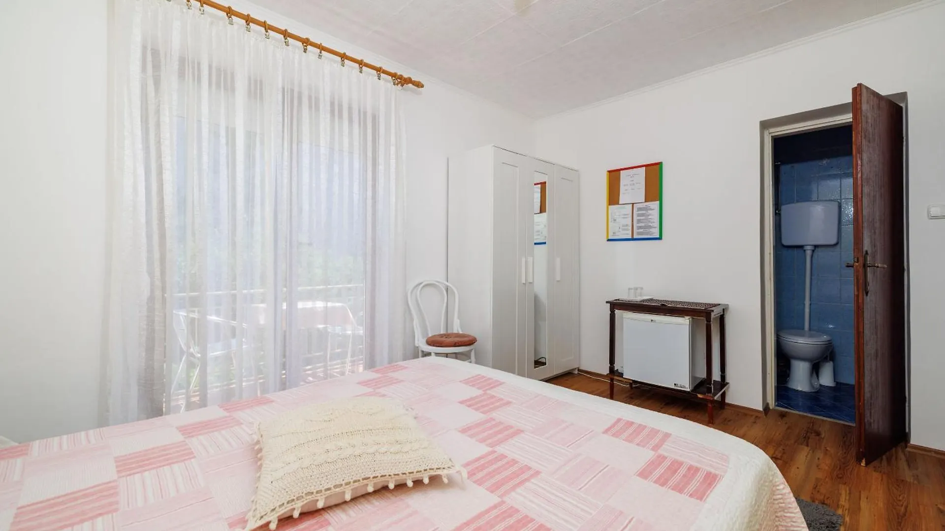 Apartments And Room Mirjana Dramalj 0*,
