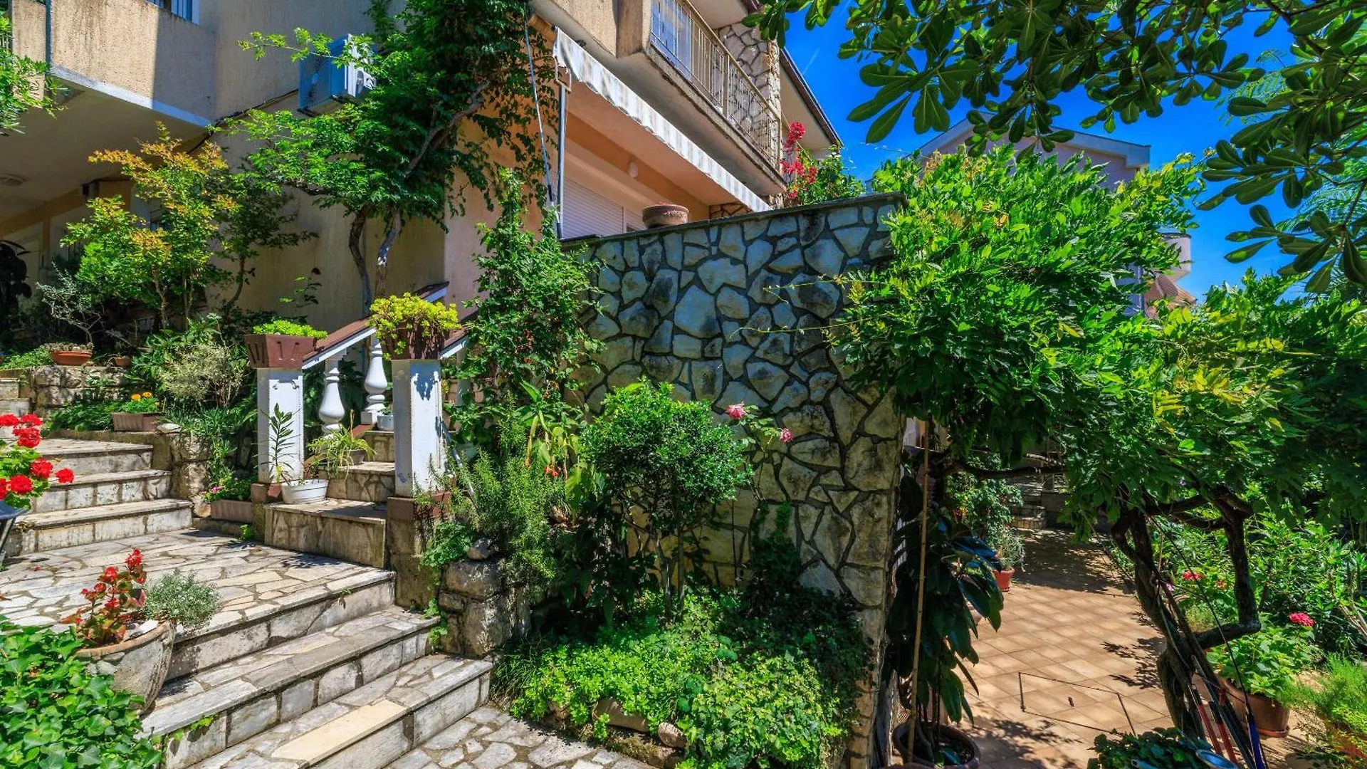 Apartments And Room Mirjana Dramalj 0*,  Croatia