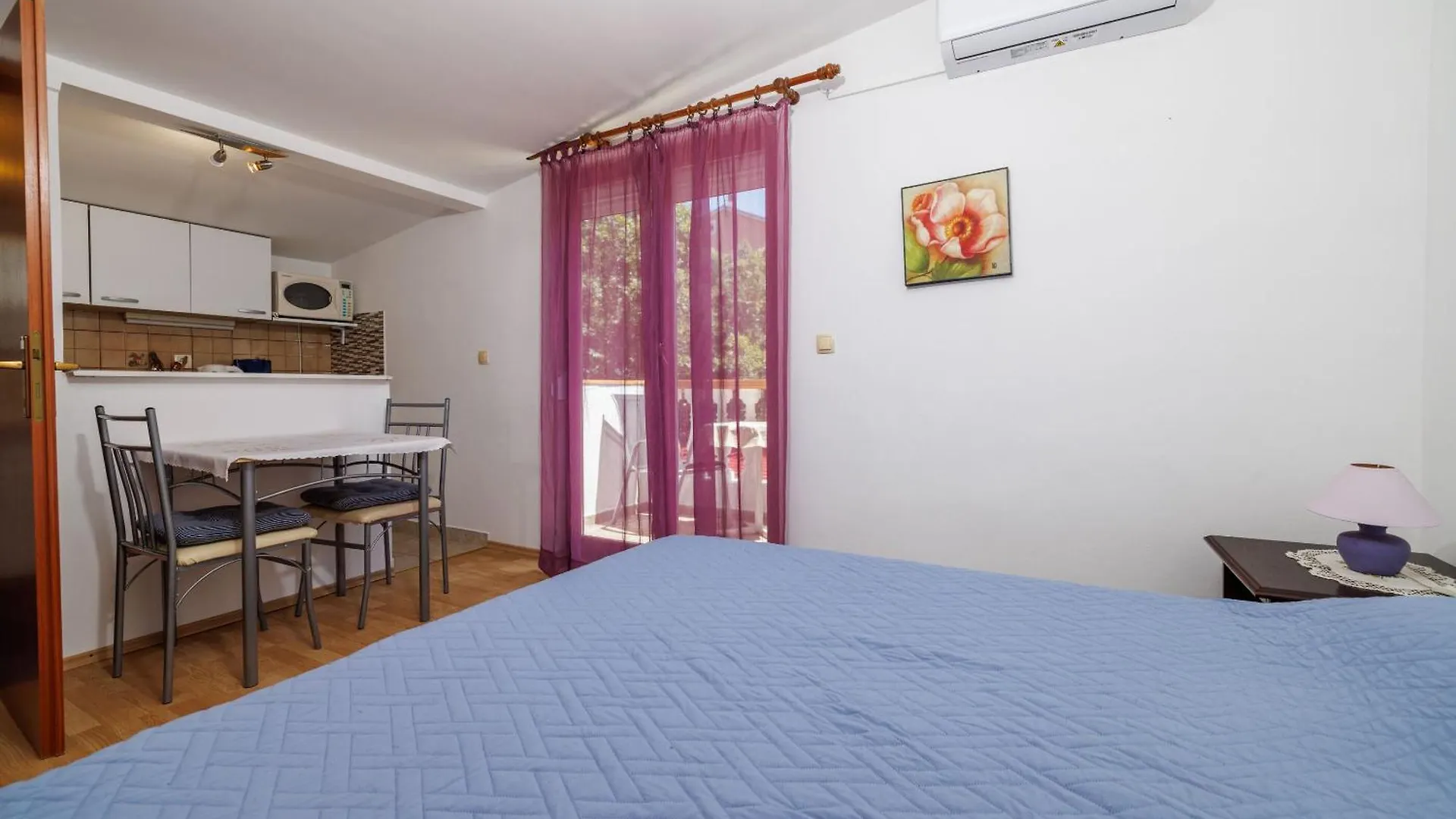 Apartments And Room Mirjana Dramalj