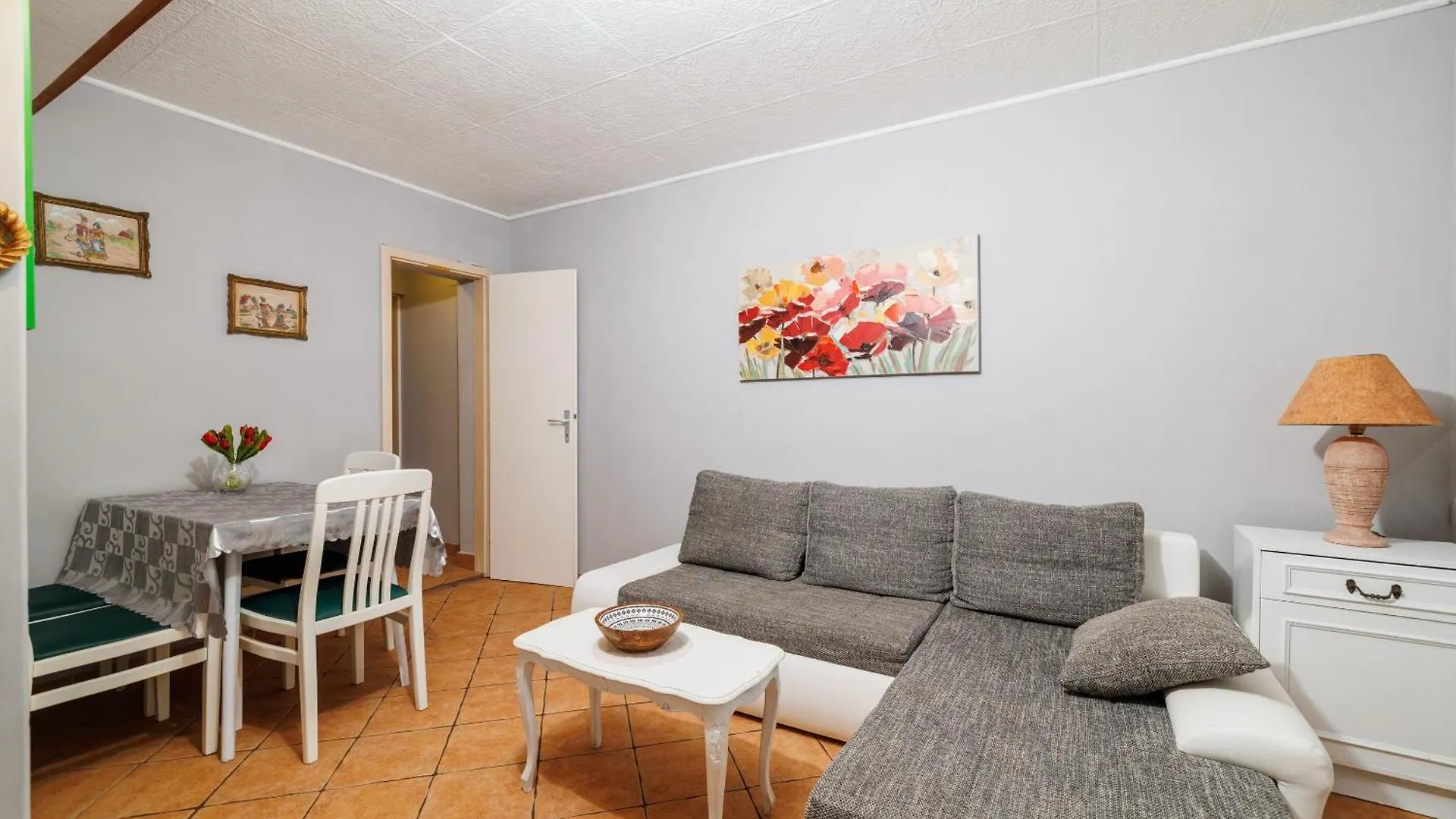 Apartments And Room Mirjana Dramalj