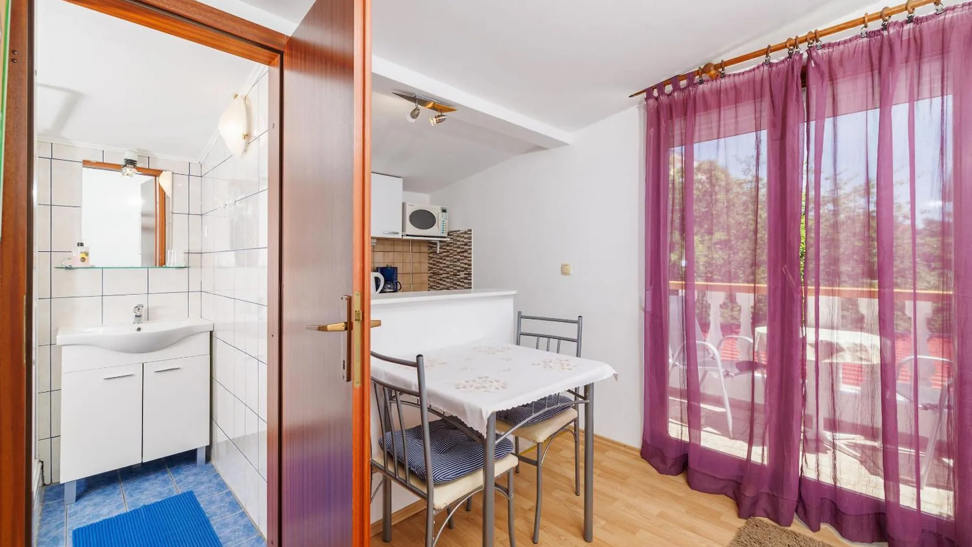 Apartments And Room Mirjana Dramalj