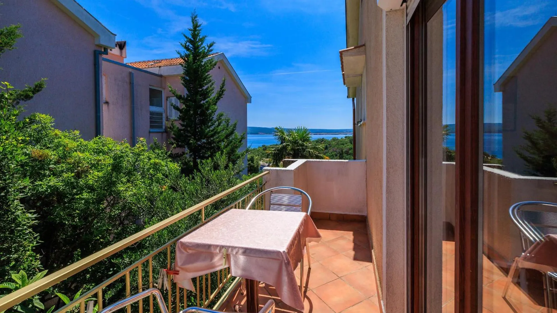 Apartments And Room Mirjana Dramalj