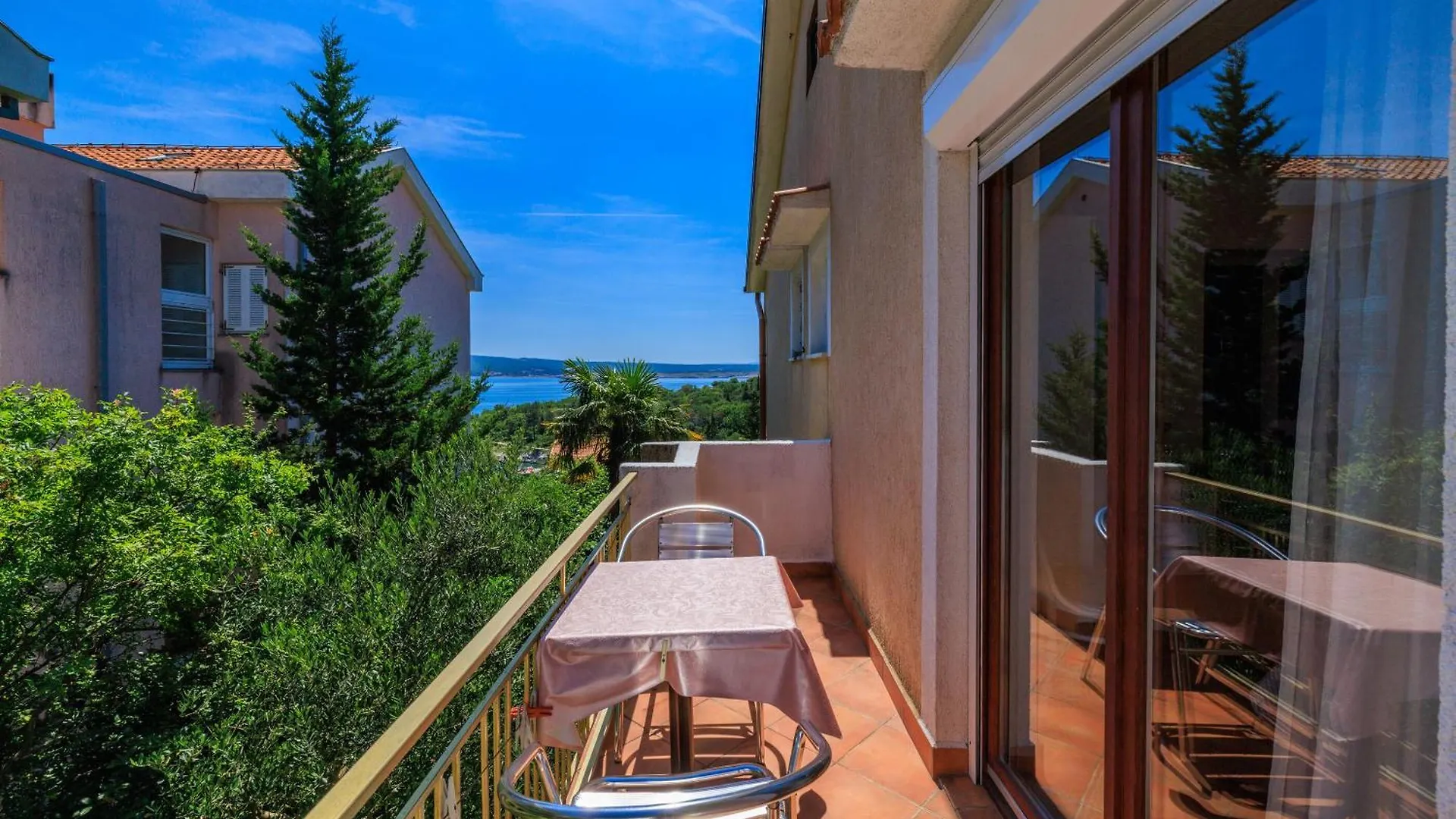 Apartments And Room Mirjana Dramalj