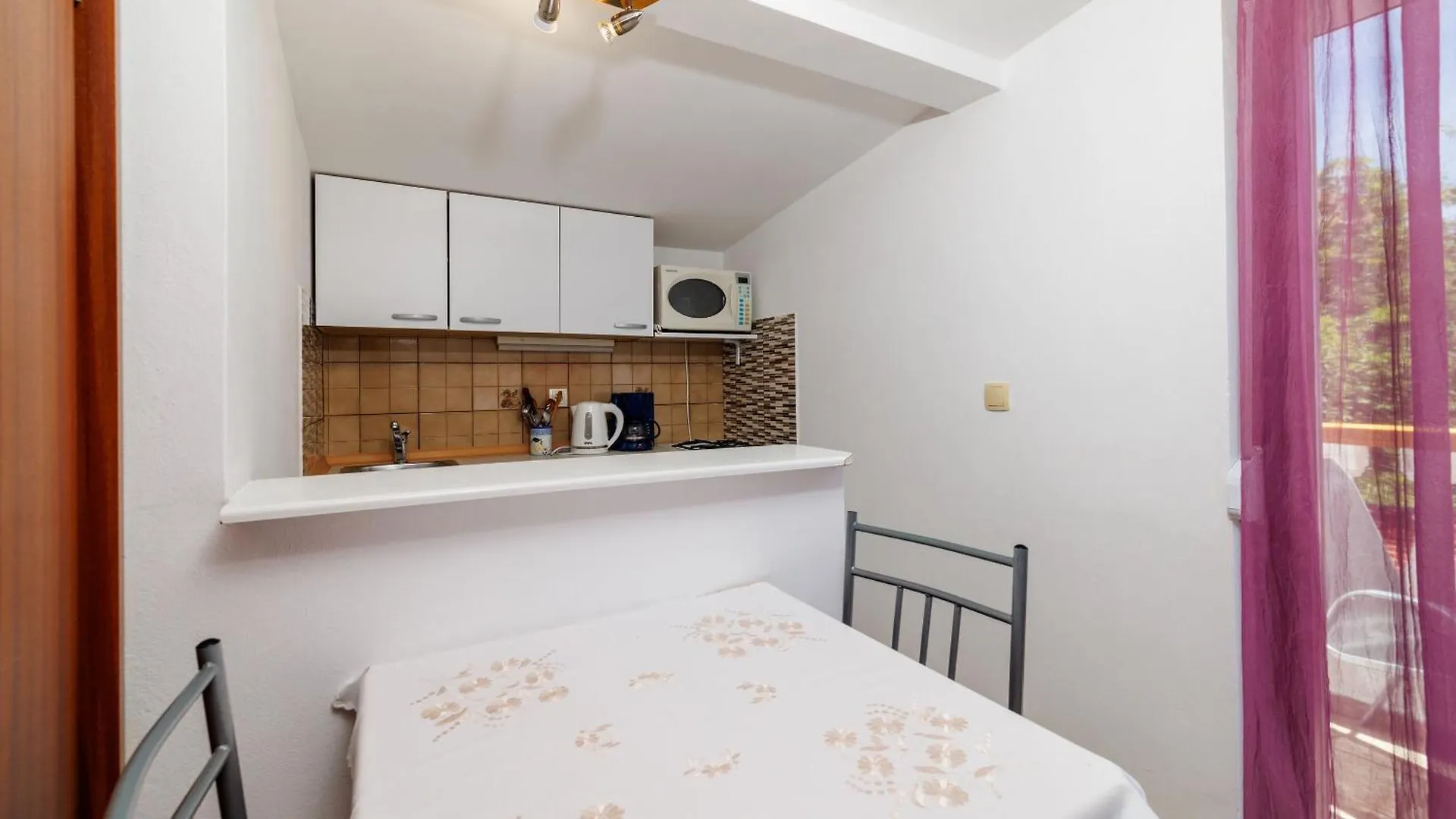 Apartments And Room Mirjana Dramalj