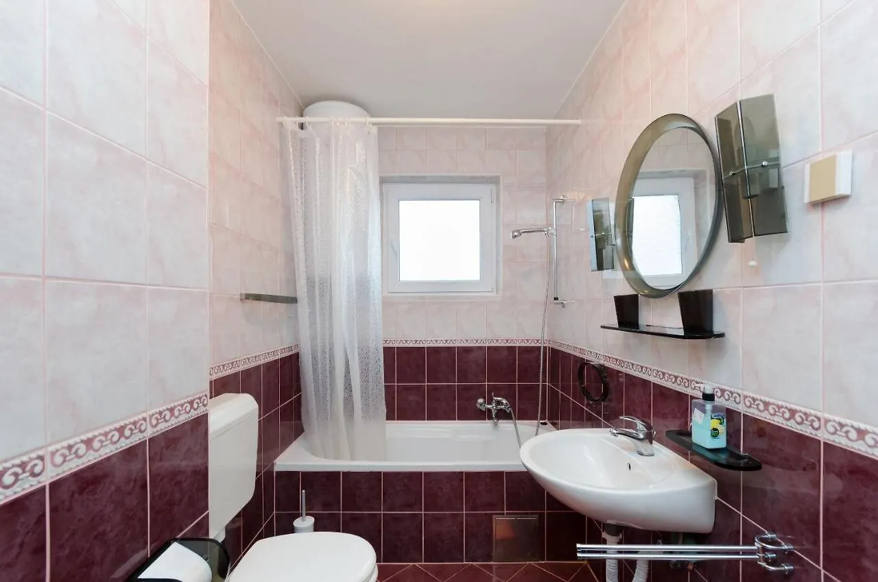 Apartments And Room Mirjana Dramalj